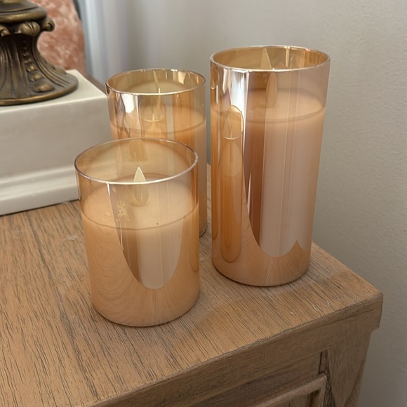 Flameless remote controlled candles (needs new batteries) - Picture 8 of 10